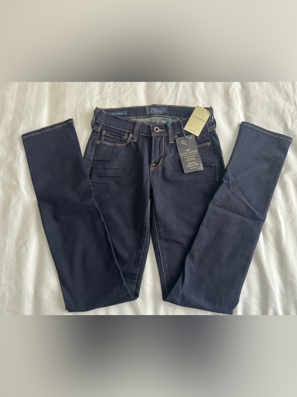 NWT Lucky Brand Women's Brooke Straight-Leg Jeans in a dark wash 00/24R